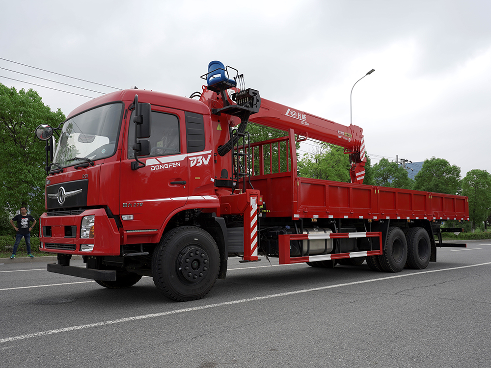 國六東風(fēng)暢行D3V后雙橋長威12噸四節(jié)直臂吊機隨車吊